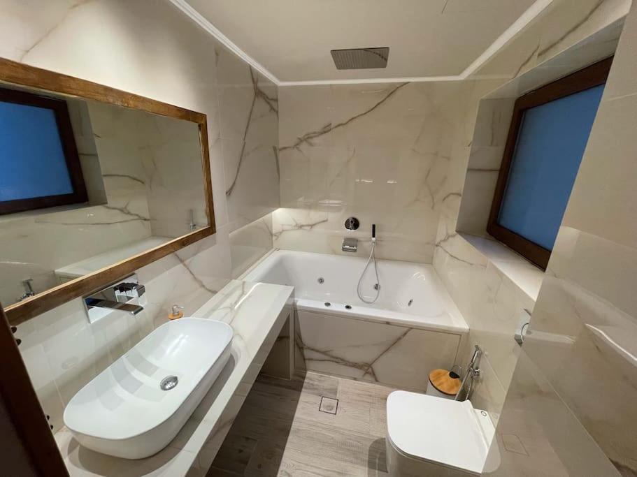 Acropolis Lux Apartment Athen Eksteriør bilde